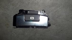 Gebruikte Handrem schakelaar Landrover Range Rover Velar (LY) 2.0 D180 AWD Prijs € 36,30 Inclusief btw aangeboden door Autohandel Didier