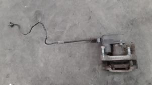 Gebruikte Remzadel rechts-achter Peugeot 3008 II (M4/MC/MJ/MR) 1.2 12V e-THP PureTech 130 Prijs € 66,55 Inclusief btw aangeboden door Autohandel Didier