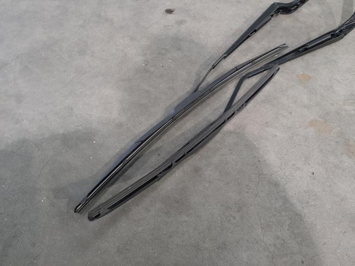 Set of wiper blades BMW X5