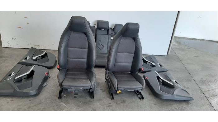 Conjunto de estofos (completo) Mercedes GLA-Klasse