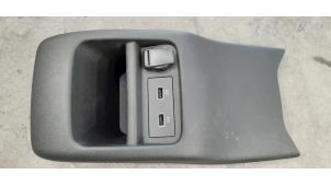 Gebruikte USB module Renault Kadjar (RFEH) 1.3 TCE 140 FAP 16V Prijs € 30,25 Inclusief btw aangeboden door Autohandel Didier
