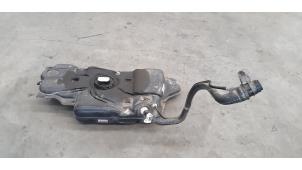 Gebruikte Tank Peugeot 5008 II (M4/MC/MJ/MR) 1.6 BlueHDi 115 Prijs € 199,65 Inclusief btw aangeboden door Autohandel Didier