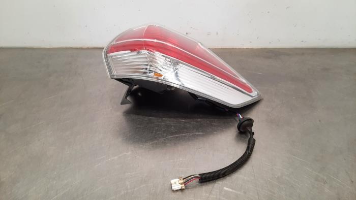 Правий задній ліхтар Nissan X-Trail