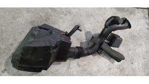 Gebruikte Luchtfilterhuis Renault Twingo III (AH) 1.0 SCe 70 12V Prijs € 66,55 Inclusief btw aangeboden door Autohandel Didier