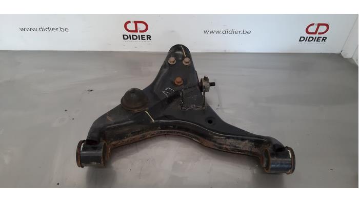 Front wishbone, left Mitsubishi L200