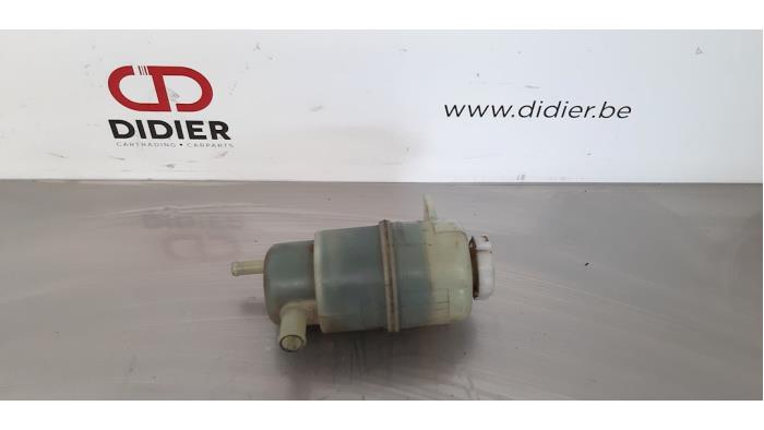 Serbatoio dell&#039;olio del servosterzo Mitsubishi L200