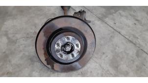 Gebruikte Fusee rechts-achter Landrover Range Rover IV (LG) 4.4 SDV8 32V Prijs € 211,75 Inclusief btw aangeboden door Autohandel Didier