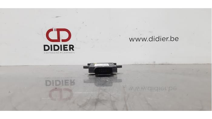 Radar sensor van een Audi A6 Avant (C8) 2.0 40 TDI Mild Hybrid 2018