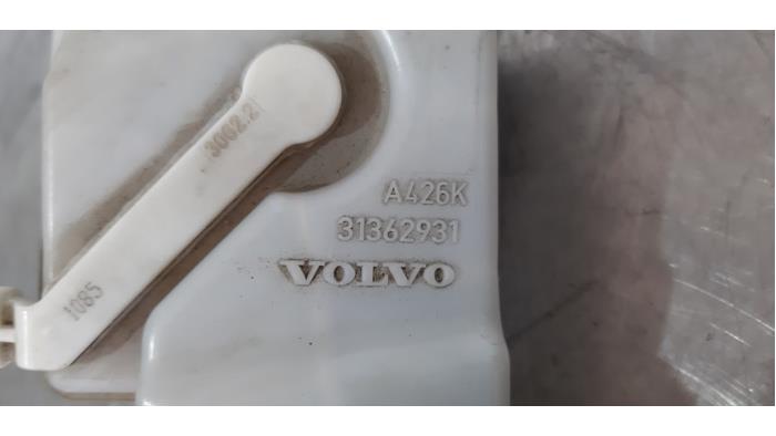 Hoofdremcilinder van een Volvo V40 (MV) 2.0 D2 16V 2016