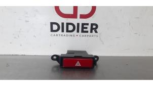 Gebruikte Schakelaar Paniekverlichting Honda HR-V (RU) 1.5 i-VTEC 16V Prijs € 24,20 Inclusief btw aangeboden door Autohandel Didier