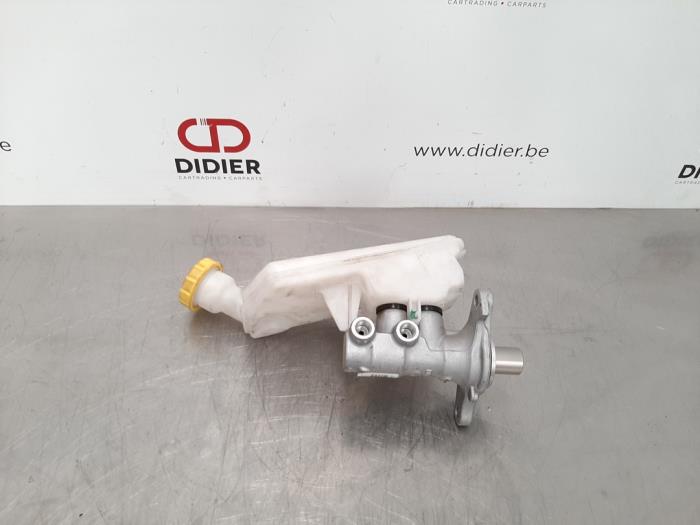 Master cylinder Peugeot 208