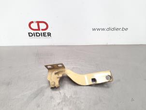 Gebruikte Motorkap Scharnier Citroen Jumper (U9) 2.2 HDi 120 Euro 4 Prijs € 24,20 Inclusief btw aangeboden door Autohandel Didier