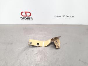 Gebruikte Motorkap Scharnier Citroen Jumper (U9) 2.2 HDi 120 Euro 4 Prijs € 24,20 Inclusief btw aangeboden door Autohandel Didier