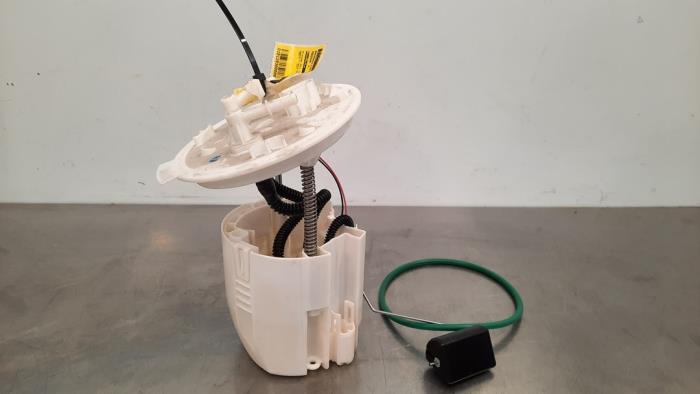 Pompe carburant électrique Mazda 3.