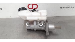 Gebruikte Hoofdremcilinder Renault Master III (FV) 2.3 dCi 145 16V RWD Prijs € 54,45 Inclusief btw aangeboden door Autohandel Didier