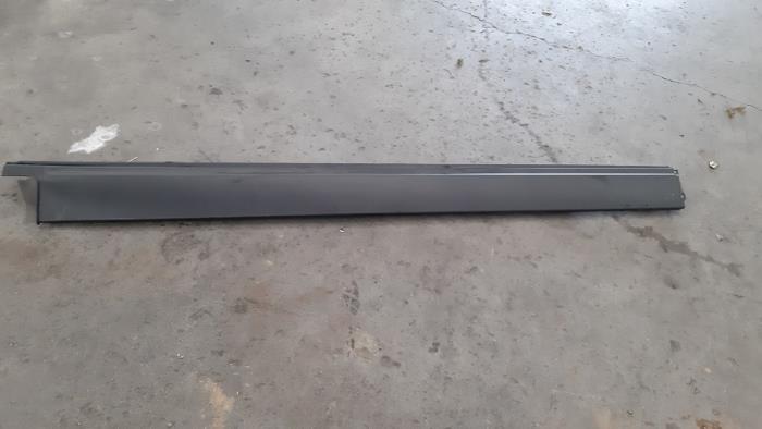 Marche-pied (list de couverture) droite Landrover Range Rover Sport