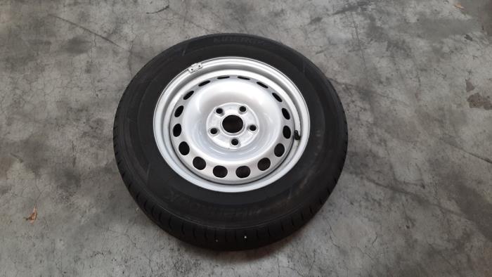 Wheel + tyre Volkswagen Caddy
