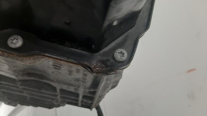 Versnellingsbak van een Mercedes-Benz CLA Shooting Brake (117.9) 1.6 CLA-180 16V 2017