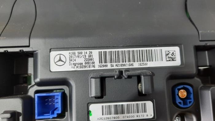 Navigatie Display van een Mercedes-Benz CLA Shooting Brake (117.9) 1.6 CLA-180 16V 2017