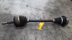 Gebruikte Aandrijfas links-voor Volkswagen Transporter T6 2.0 TDI Prijs € 133,10 Inclusief btw aangeboden door Autohandel Didier