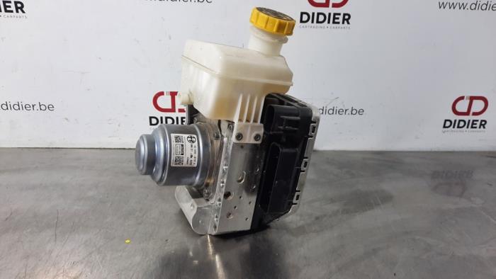 Stuurbekrachtiging Pomp van een Alfa Romeo Giulia (952) 2.0 T 16V Veloce Q4 2018