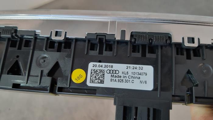 Schakelaar Paniekverlichting van een Audi Q2 (GAB/GAG) 1.6 30 TDI 16V 2018