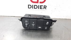 Gebruikte Schakelaar Koplamp Ihv Kia Rio IV (YB) 1.0i T-GDi 100 12V Prijs € 42,35 Inclusief btw aangeboden door Autohandel Didier