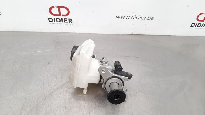 Master cylinder Volkswagen Golf