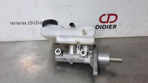 Gebruikte Hoofdremcilinder Renault Master III (FV) 2.3 dCi 150 16V FWD Prijs € 54,45 Inclusief btw aangeboden door Autohandel Didier