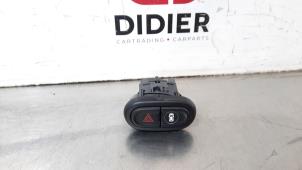Gebruikte Schakelaar Paniekverlichting Mini Clubman (F54) 1.5 Cooper 12V Prijs € 18,15 Inclusief btw aangeboden door Autohandel Didier