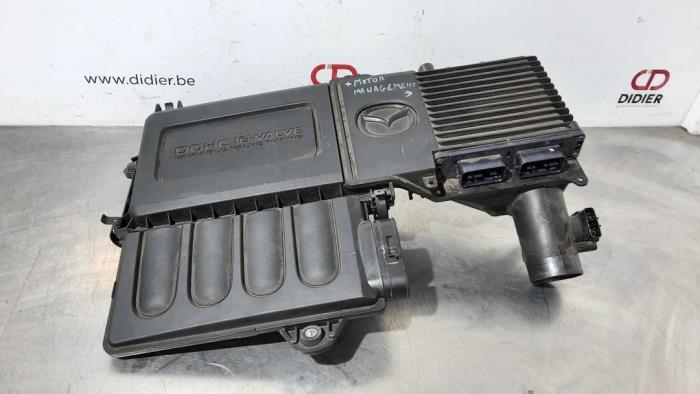 Cuerpo de filtro de aire Mazda 2.