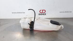 Gebruikte Ruitensproeiertank voor Dacia Duster (HS) 1.5 dCi Prijs € 36,30 Inclusief btw aangeboden door Autohandel Didier