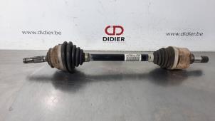 Gebruikte Homokineetas links-voor Peugeot 208 I (CA/CC/CK/CL) 1.2 12V e-THP PureTech 110 Prijs € 84,70 Inclusief btw aangeboden door Autohandel Didier