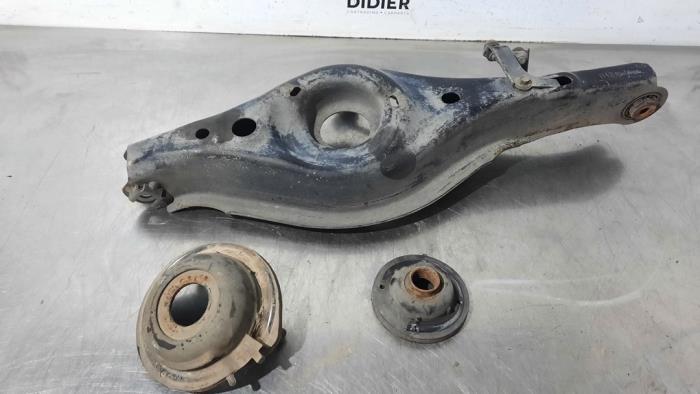 Bras de suspension arrière gauche Mazda 3.