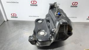 Gebruikte Adblue tank Skoda Superb Combi (3V5) 1.6 TDI Prijs € 193,60 Inclusief btw aangeboden door Autohandel Didier
