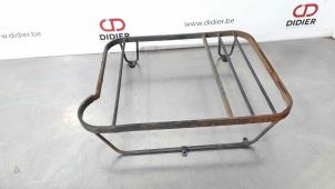 Gebruikte Achterlichtrand links Landrover Defender I 2.2 TD4 16V Prijs € 48,40 Inclusief btw aangeboden door Autohandel Didier