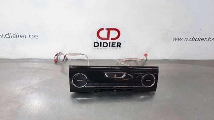 Radiobedienings paneel van een Maserati Ghibli III 3.0 Diesel 2015