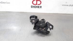 Gebruikte Motorkap Slotmechaniek Dacia Duster (SR) 1.3 TCE 130 16V Prijs € 30,25 Inclusief btw aangeboden door Autohandel Didier