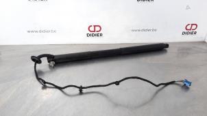 Gebruikte Kofferdekseldemper rechts-achter Mercedes GLE Coupe (C292) 350d 3.0 V6 24V BlueTEC 4-Matic Prijs € 133,10 Inclusief btw aangeboden door Autohandel Didier