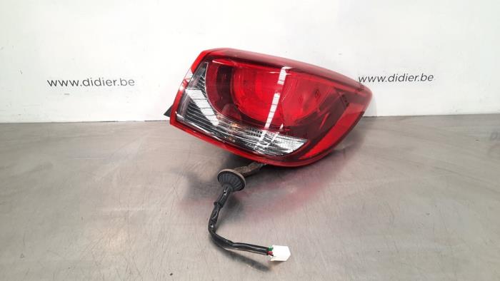 Feu arrière droit Mazda 2.