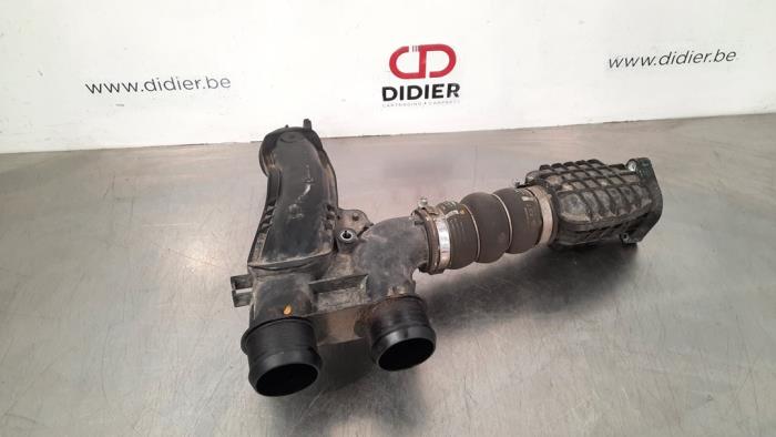 Gebruikte Intercooler Buis Peugeot 3008 II (M4/MC/MJ/MR) 1.6 BlueHDi 115 Prijs € 30,25 Inclusief btw aangeboden door Autohandel Didier