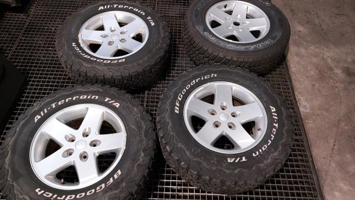Jeep Wrangler Set of wheels + tyres