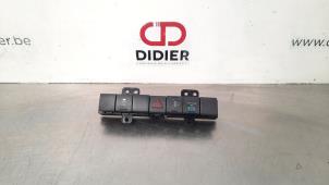 Gebruikte Alarmlicht Schakelaar Jeep Wrangler (JK) 2.8 CRD 16V Prijs € 48,40 Inclusief btw aangeboden door Autohandel Didier