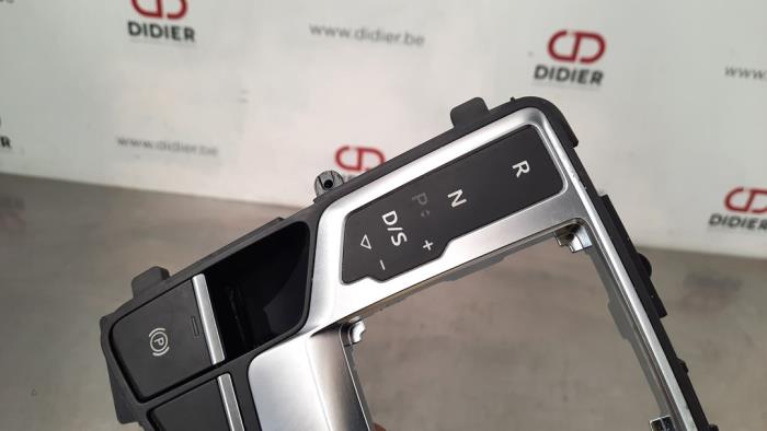 Middenconsoles van een Audi A4 Avant (B9) 2.0 TDI Ultra 16V 2017