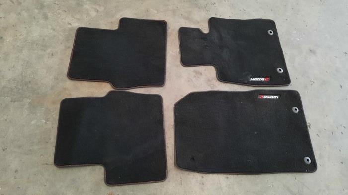 Kit tapis Mazda 2.