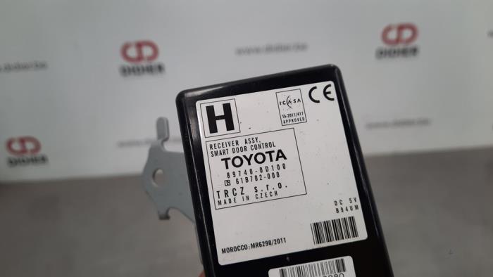 Module keyless vehicle van een Toyota Yaris III (P13) 1.5 16V Hybrid 2017