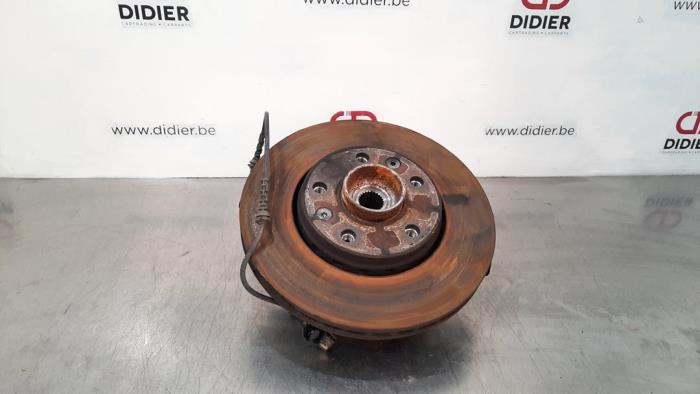 Fusee links-voor van een Dacia Duster (SR) 1.0 TCE 12V 2020