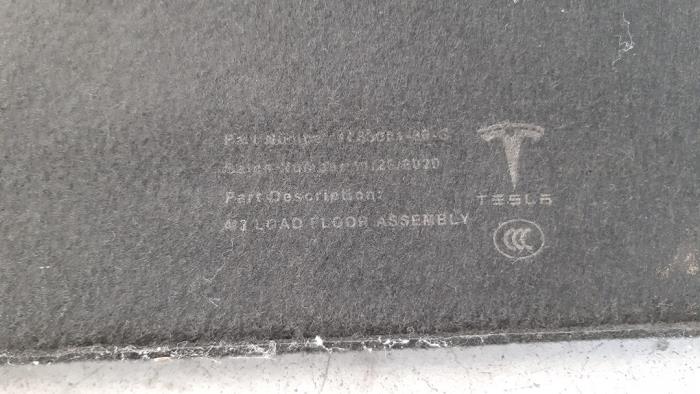 Kofferbak Mat van een Tesla Model 3 EV AWD 2021