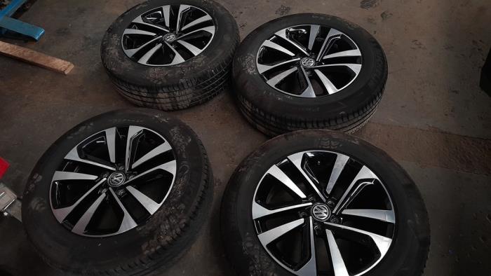 Volkswagen Tiguan Felgen Set + Reifen