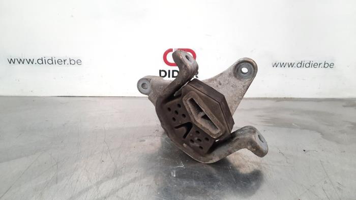 Gebruikte Versnellingsbak Steun Volkswagen Transporter T6 2.0 TDI DRF Prijs € 30,25 Inclusief btw aangeboden door Autohandel Didier